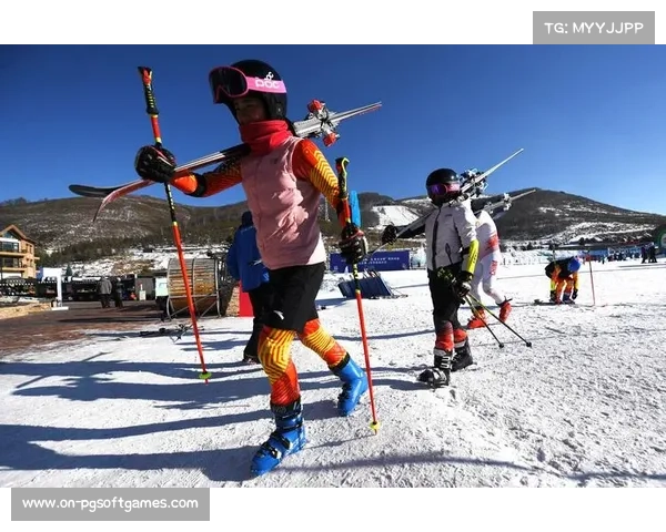滑雪教练蒋鹏的追雪季：从深圳到崇礼，冰雪经济升温